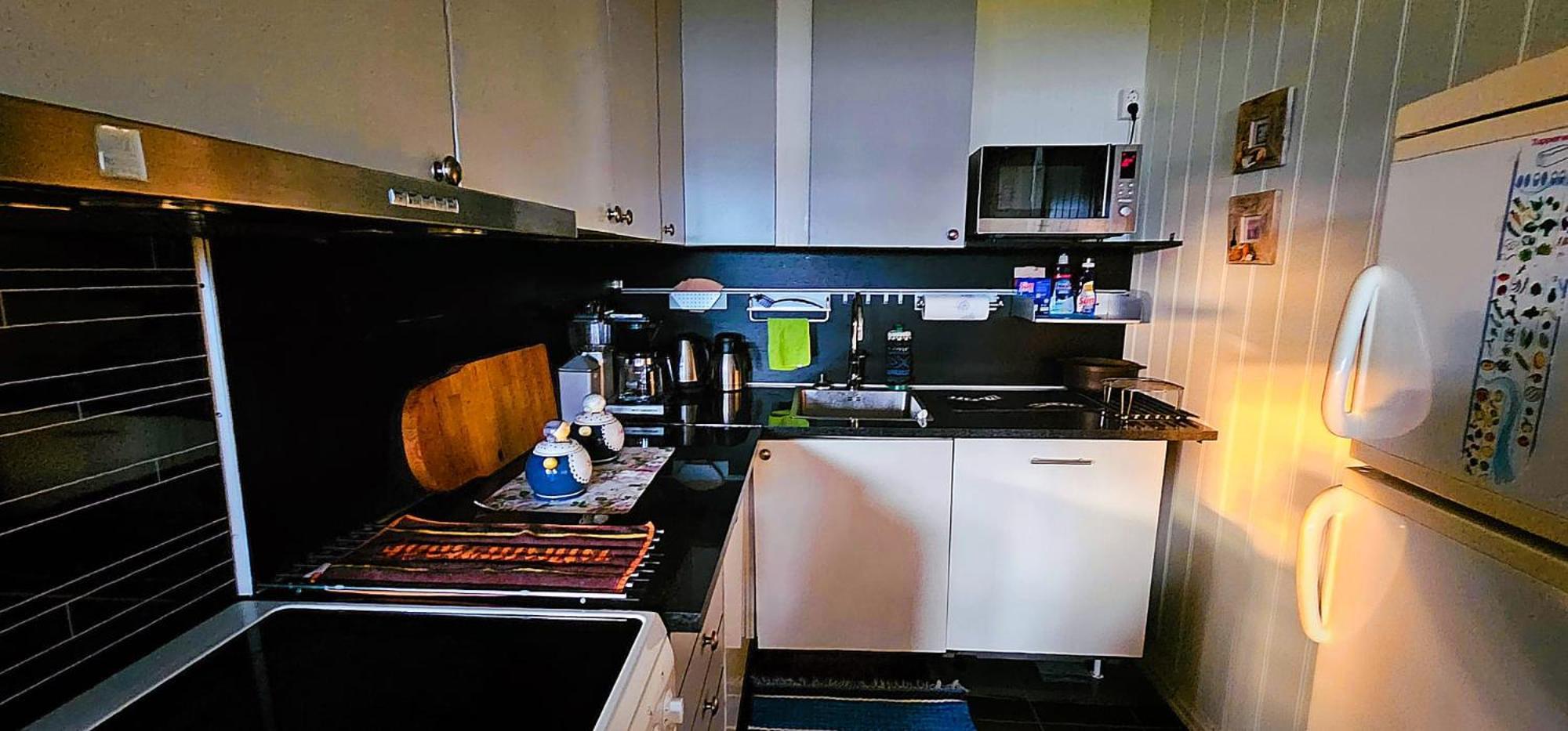 Nydelig Utsikt, Egen Leilighet Med To Parkeringer Movik  Bilik gambar
